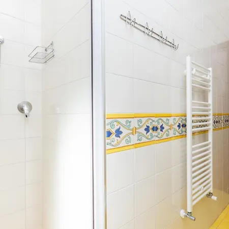 Estate4home - Louise Sorrento