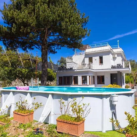 Estate4home - Louise Villa Sorrent