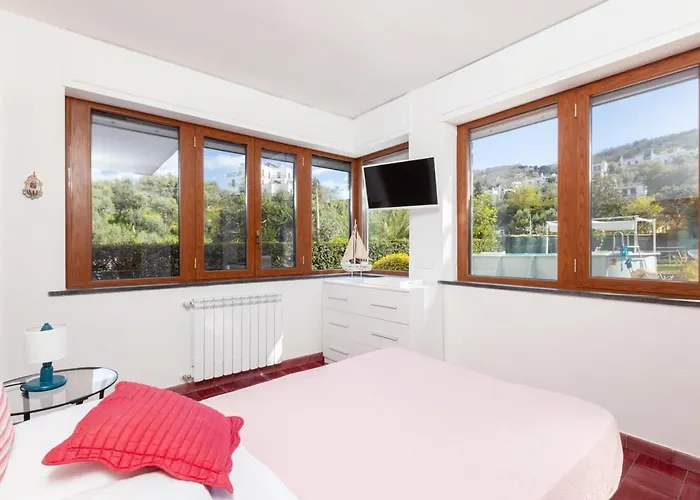 Estate4home - Louise Villa Sorrent