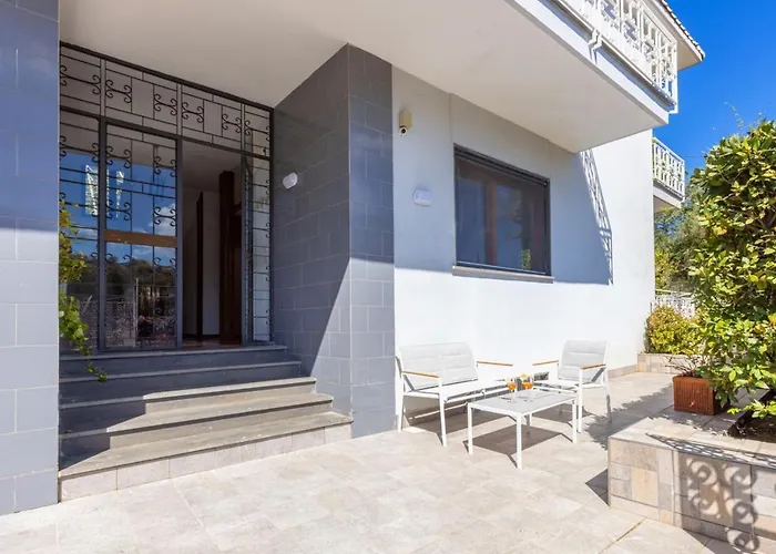 Estate4home - Louise Villa *