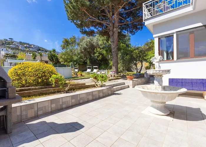 Estate4home - Louise Villa Sorrent